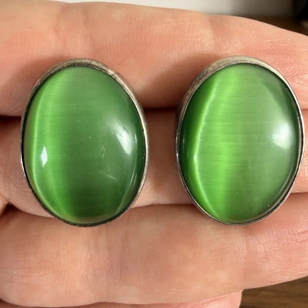Vintage Mexico 925 Sterling Silver Stud Earrings OS Green Cats Eye Good Oval